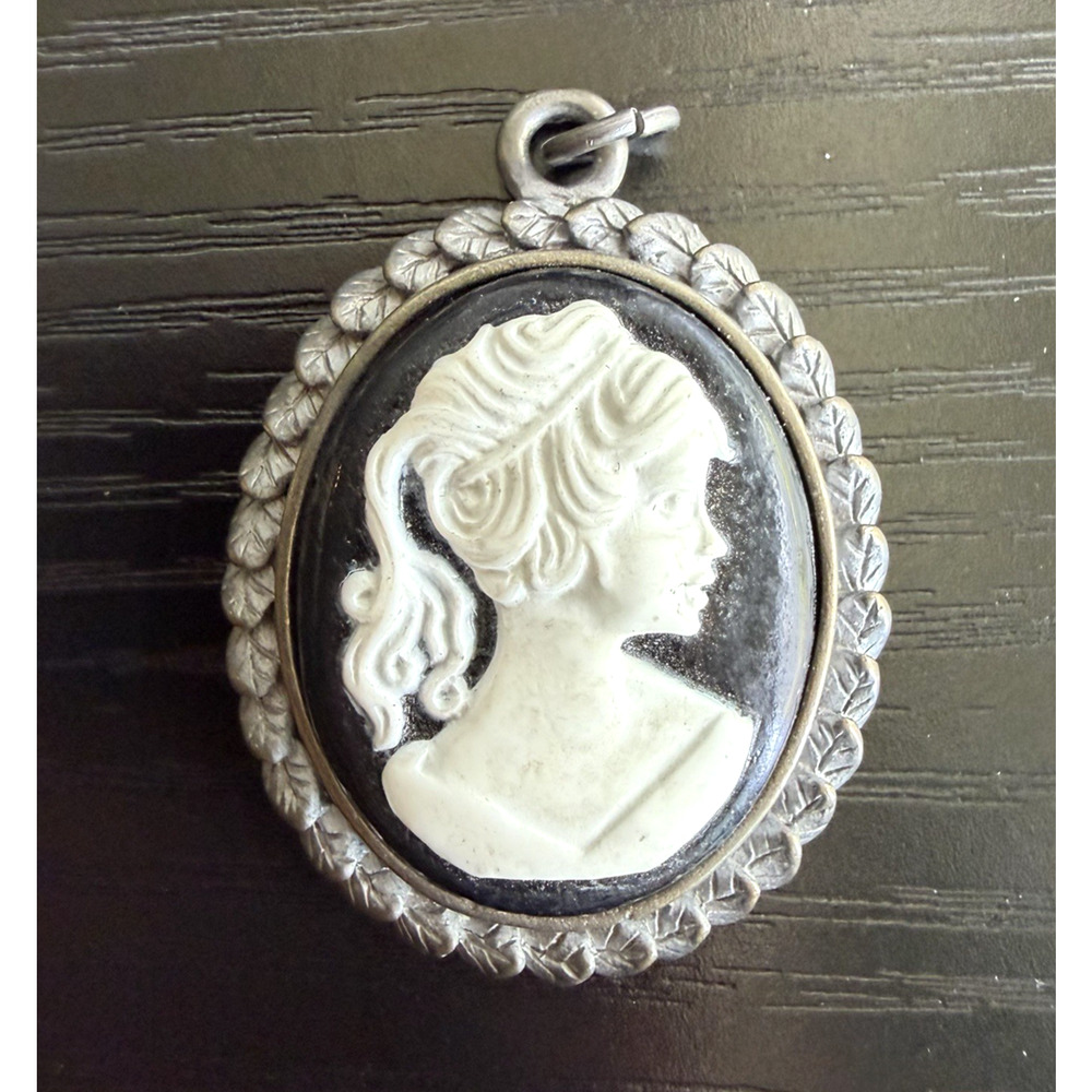 Vintage Cameo Pendant Silver Tone Leaf Frame Black White Lady Portrait 1.5”
